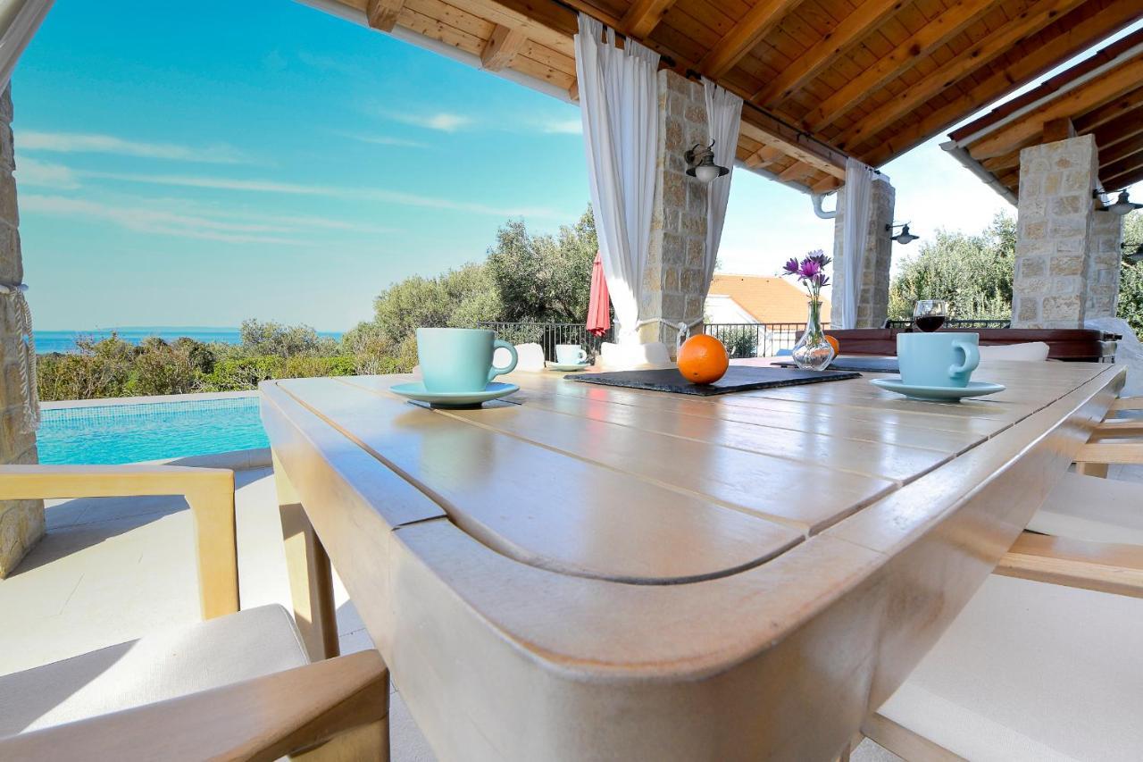 Island Villa Adriana With Heated Pool And Sauna Лун Экстерьер фото